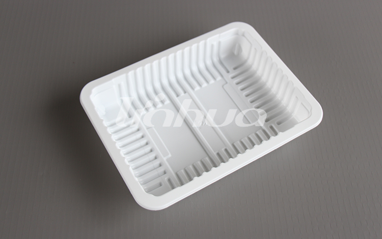 Làm thế nào để thiết kế các khay cạnh quay ảnh hưởng đến chức năng của chúng, đặc biệt là về xếp chồng, ổn định và dễ xử lý?